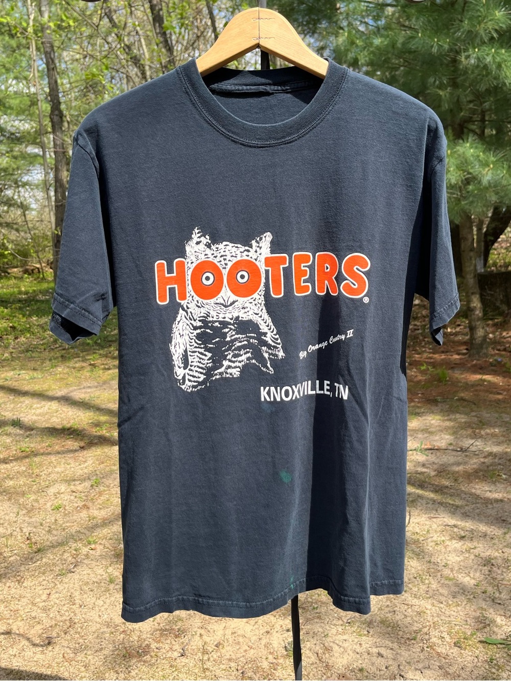 90s Hooters Knoxville, TN T-Shirt Black Size M Distressed Tourist Souvenir